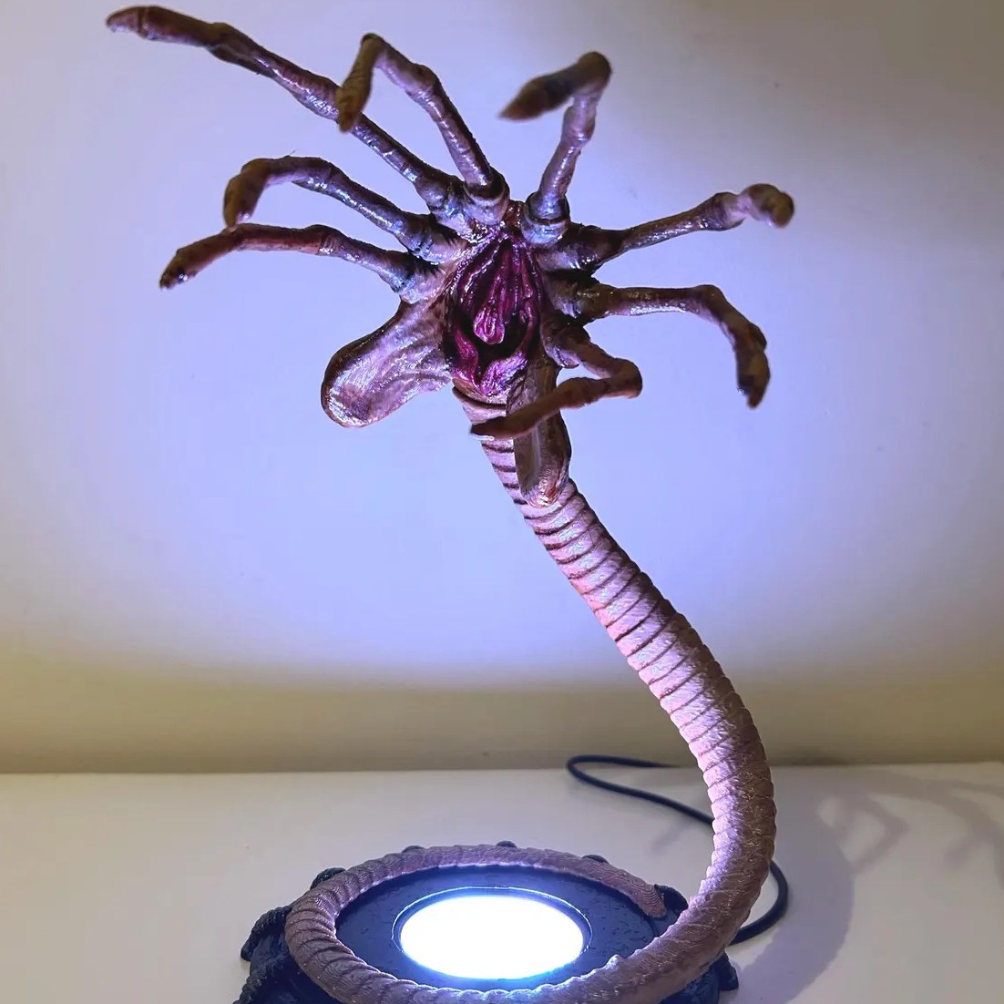 Neon Sign Party - Ночник-фонарь Alien Facehugger, мигающий декор в
